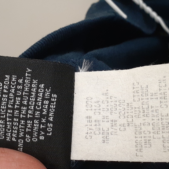 ELLE Navy Blue Graphic Tee size M - Picture 4 of 5